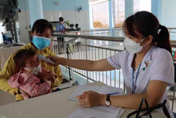 Tăng phụ cấp ưu đãi nghề lên 100% đối với công chức, viên chức công tác tại các cơ sở y tế công lập