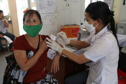 Tiêm vắc xin định kỳ để phòng bệnh cúm