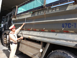 Tăng cường sử dụng thiết bị ghi hình phát hiện phương tiện vi phạm kích thước, thành thùng xe