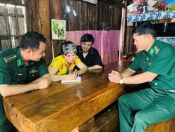 Người dân biên giới thoát nghèo nhờ học lớp xóa mù của Bộ đội Biên phòng