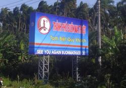 Yêu cầu sửa chữa bảng quảng cáo sau vụ bảng chào "lạ lắm"