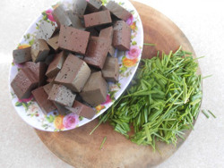 Cay cay hẹ sẻ mẹ xào