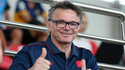 HLV Troussier từ chối mức lương 300.000 USD/tháng để dẫn dắt tuyển Việt Nam