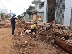 Chậm giải phóng mặt bằng: Thi công đường Hùng Vương gặp khó