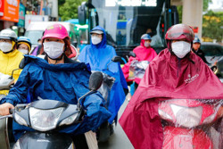 Không khí lạnh tràn về, miền Bắc trở rét, miền Trung mưa kéo dài