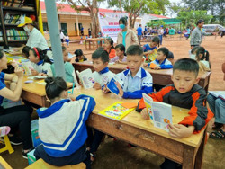 Thêm sân chơi mới cho trẻ em vùng trồng cà phê