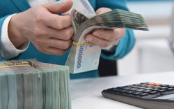 Nhiều ngân hàng giảm mạnh lãi suất tiền gửi, ACB giảm lãi suất cho vay tới 3%