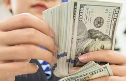 Tỷ giá USD điều chỉnh trái chiều trong nước ngày 27/2