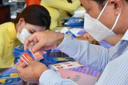 Giá vàng hôm nay 8-2: Rơi thẳng đứng