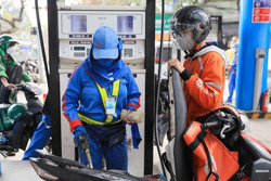 Doanh nghiệp xăng dầu lại kêu chiết khấu