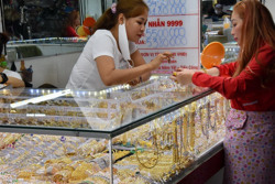 Giá vàng hôm nay 11-3: Tăng dữ dội