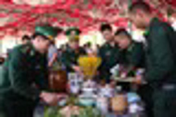 "Bữa tiệc" văn hóa đa sắc màu ở vùng biên