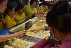 Giá vàng hôm nay 17-3: Đảo chiều đi xuống, khủng hoảng ngân hàng tại Mỹ và Thụy Sỹ được giải cứu