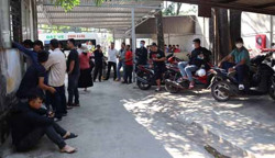 Tái diễn tình trạng quá tải tại trung tâm đăng kiểm: Lái xe vật vờ chờ đợi