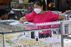 Giá vàng hôm nay 22-3: Vàng SJC lao dốc