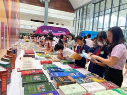 Tổ chức thẩm định sách giáo khoa các lớp 5, 9 và 12