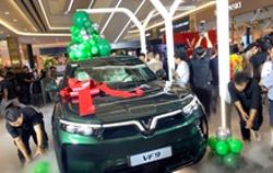 VinFast chính thức bàn giao xe điện VF 9 và sắp xuất khẩu lô xe VF8 thứ 2