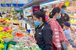 Giá tăng, người tiêu dùng thắt chặt chi tiêu