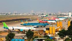 Đã đến lúc nới trần vé máy bay?