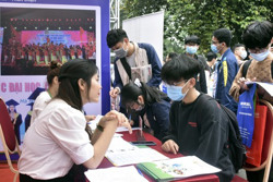 Nhiều ngành lấy điểm chuẩn thấp, dễ xin việc nhưng vẫn ‘khát’người học