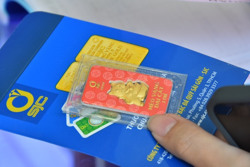 Giá vàng hôm nay 7-3: Lao xuống dù đồng USD giảm giá