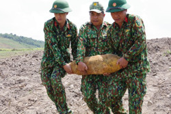 Hủy nổ an toàn quả bom nặng 120 kg tại huyện Ea Kar