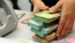 Ngân hàng hạ thấp lợi nhuận và tín dụng tăng chậm 