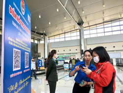 Tổ công nghệ số cộng đồng hỗ trợ người dân và du khách tham gia Lễ hội Cà phê Buôn Ma Thuột