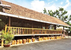 Phục dựng nhà dài: Cần một chiến lược bền vững