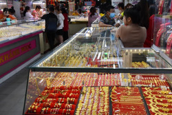 Giá vàng hôm nay 1-4: Lao xuống