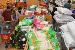 Thế giới tăng mua, gạo Việt Nam hưởng lợi