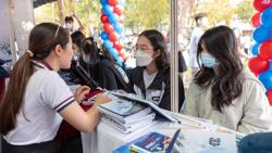 Nhiều trường bắt đầu xét tuyển sớm, công bố điểm sàn