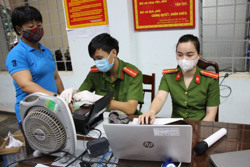 Phấn đấu đến cuối năm 2023: Kích hoạt được 100% tài khoản định danh điện tử cho người dân đủ điều kiện
