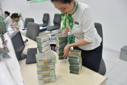 Lãi suất cho vay vẫn cao