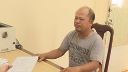 Tạm giữ người đàn ông say rượu, đánh CSGT