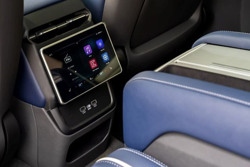 Vinfast bất ngờ bán thêm phụ kiện ô tô, tập trung cho xe điện