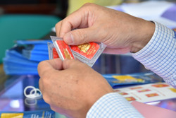 Giá vàng hôm nay 27-4: Rơi thẳng đứng