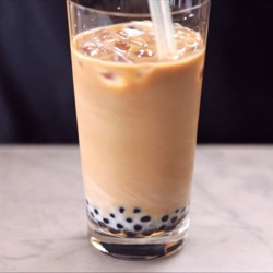 Vì sao uống trà sữa, ăn các loại trái cây lắc dễ bị ngộ độc?