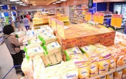 Hàng trăm siêu thị tung thêm hàng nhãn riêng, giảm giá hấp dẫn để kéo sức mua