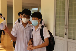 Học sinh đăng ký tuyển sinh lớp 10 bằng hình thức trực tuyến