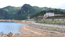 Nhiều hồ chứa xuống mực nước chết, nguy cơ thiếu điện