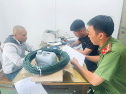 Đắk Lắk: Bắt kẻ chuyên chế tạo thuốc nổ và dây dẫn cháy chậm