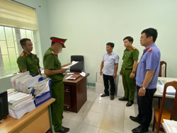 Khởi tố nguyên Giám đốc Sở Xây dựng Đắk Nông và đồng phạm