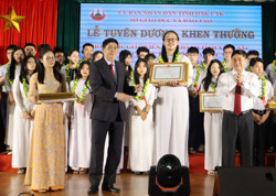 Tuyên dương học sinh, giáo viên đạt thành tích xuất sắc trong các kỳ thi quốc gia, khu vực năm học 2022 - 2023