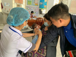 Tháo gỡ tình trạng thiếu hụt vaccine