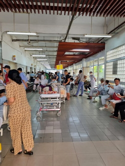 Bệnh viện quá tải vì nắng nóng