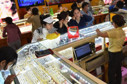 Giá vàng hôm nay 20-5: Bất ngờ tăng dựng đứng