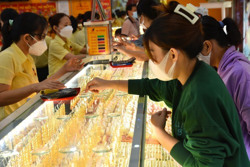 Giá vàng hôm nay 23-5: Vàng nhẫn và SJC cùng giảm mạnh