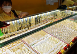 Giá vàng hôm nay 25-5: Đảo chiều đi xuống