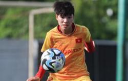 Tuyển nữ Việt Nam làm quen với trái bóng dành riêng cho World Cup nữ 2023